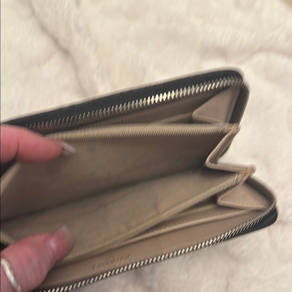 Chanel Black Quilted Wallet with Iconic CC Logo - Picture 5 of 6